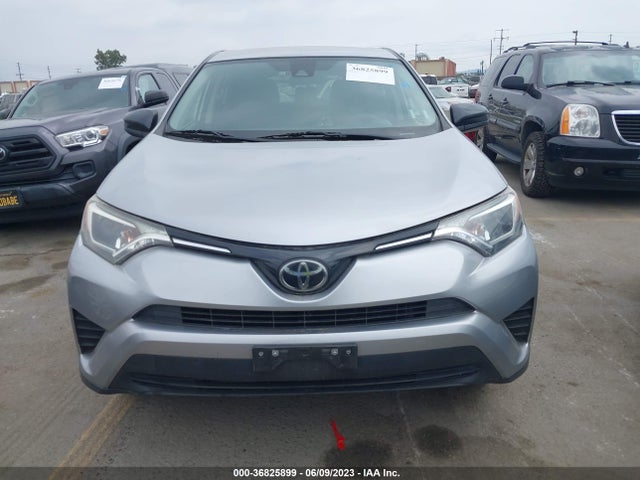 Toyota RAV4 LE 2018 JTMZFREV6JJ192437 Image 3