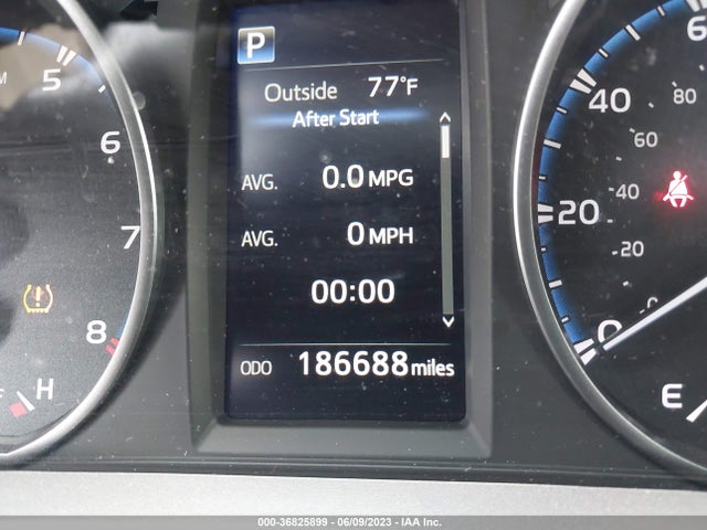 Toyota RAV4 LE 2018 JTMZFREV6JJ192437 Image 6