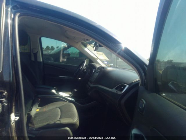 3C4PDCBBXKT779156 Dodge JOURNEY SE