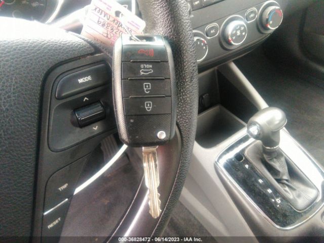3KPFK4A72HE028389 KIA FORTE LX