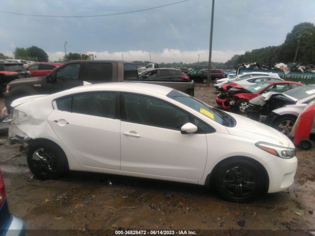 3KPFK4A72HE028389 KIA FORTE LX