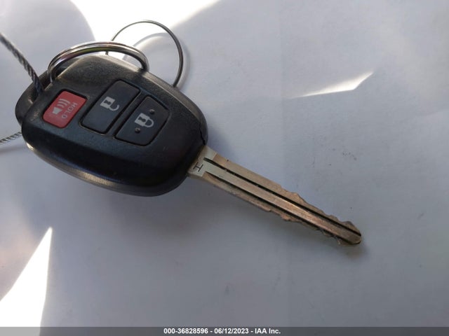 Toyota RAV4 LE 2015 2T3ZFREV8FW131129 Image 3