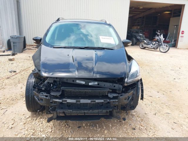 1FMCU0J94GUB82301 Ford Escape Titanium