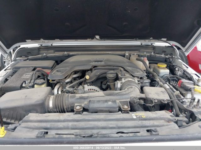 1C4HJXEG5JW167015 Jeep Wrangler Unlimited Sahara