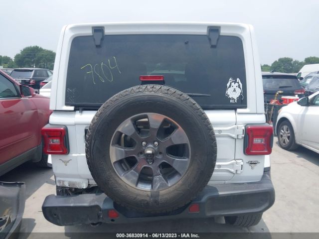 1C4HJXEG5JW167015 Jeep Wrangler Unlimited Sahara