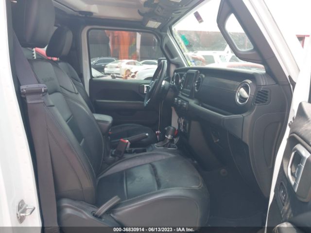 1C4HJXEG5JW167015 Jeep Wrangler Unlimited Sahara