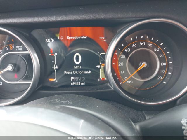 1C4HJXEG5JW167015 Jeep Wrangler Unlimited Sahara