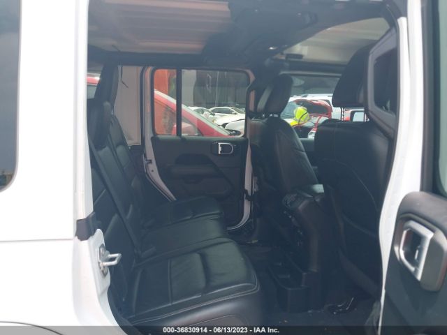 1C4HJXEG5JW167015 Jeep Wrangler Unlimited Sahara