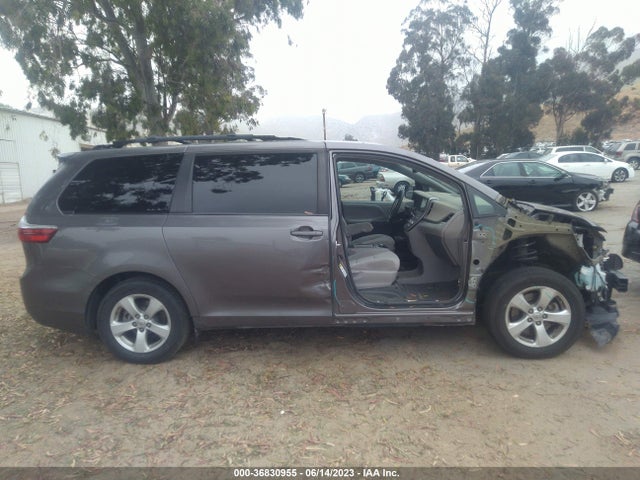 2017 TOYOTA SIENNA LE VIN: 5TDKZ3DC1HS829589