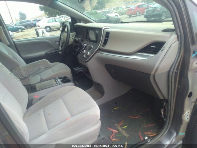 2017 TOYOTA SIENNA LE VIN: 5TDKZ3DC1HS829589