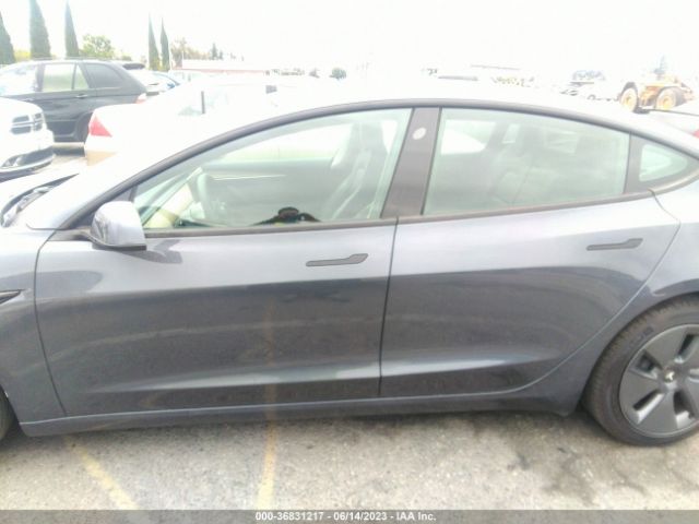 5YJ3E1EA5NF230700 Tesla MODEL 3