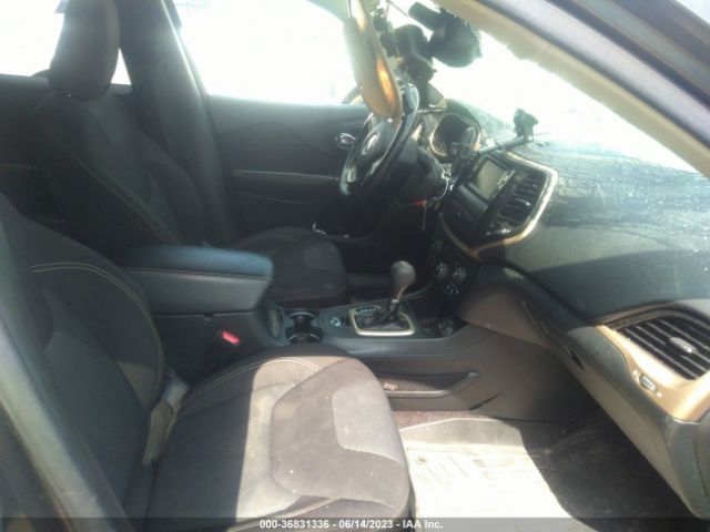 1C4PJLCB6GW208613 Jeep Cherokee Latitude