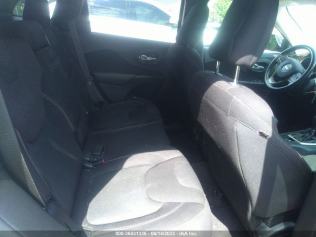 1C4PJLCB6GW208613 Jeep Cherokee Latitude