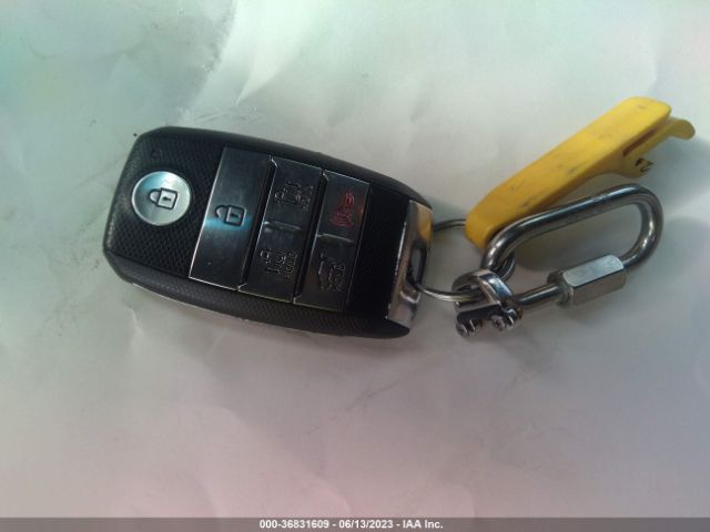 KNDMB5C17J6385987 KIA SEDONA LX