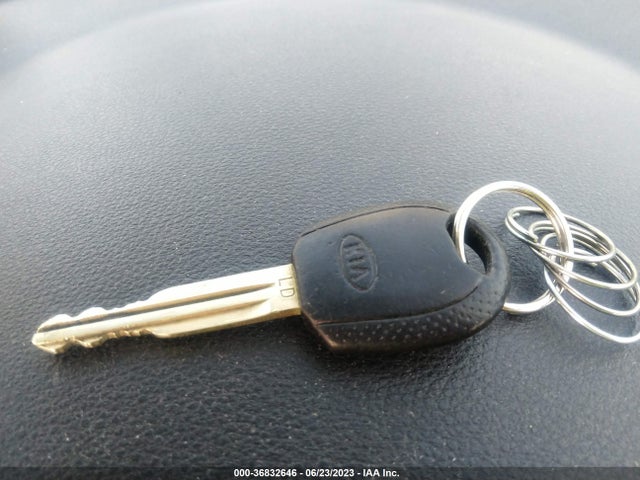 2007 KIA SPORTAGE LX VIN: KNDJF724377332303