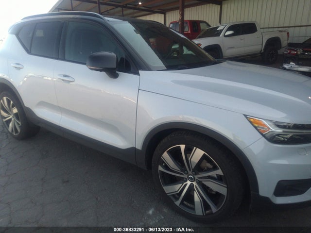 2021 Volvo XC40, VIN: YV4ED3UR9M2462701