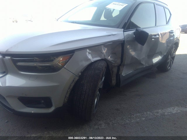 2021 Volvo XC40, VIN: YV4ED3UR9M2462701