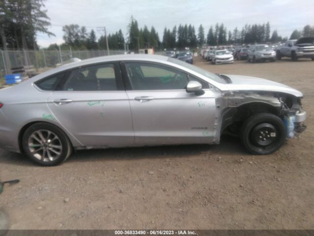 3FA6P0LU1KR206781 Ford Fusion Hybrid Se