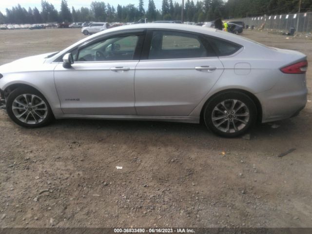 3FA6P0LU1KR206781 Ford Fusion Hybrid Se
