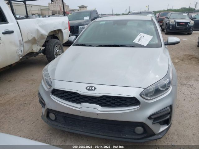 3KPF24AD8ME363401 KIA Forte Lxs