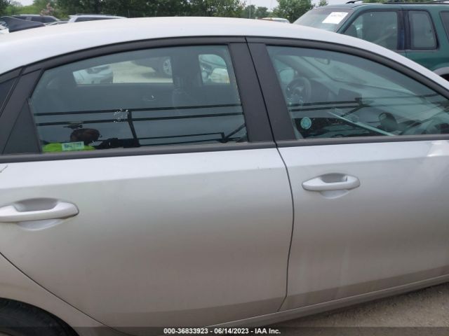 3KPF24AD8ME363401 KIA Forte Lxs