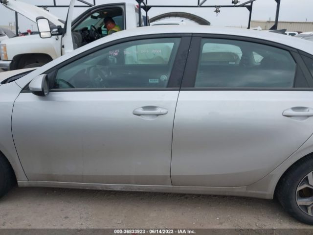 3KPF24AD8ME363401 KIA Forte Lxs