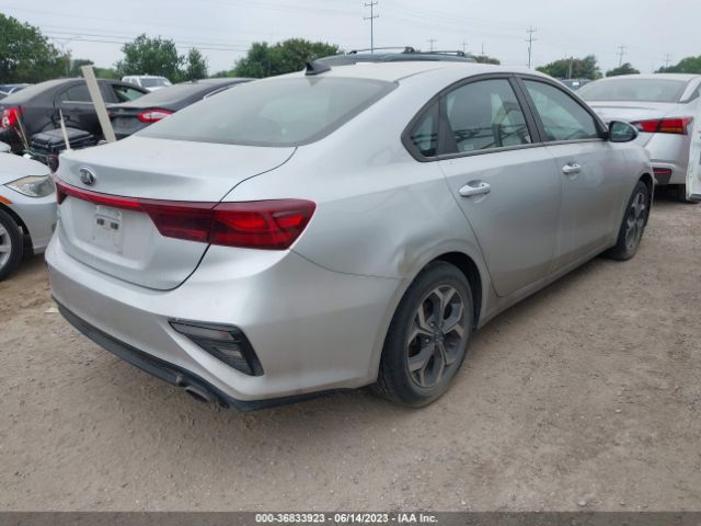 3KPF24AD8ME363401 KIA Forte Lxs