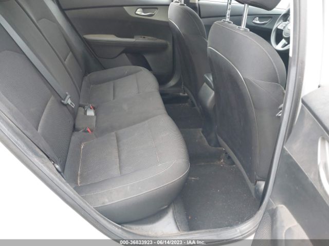 3KPF24AD8ME363401 KIA Forte Lxs