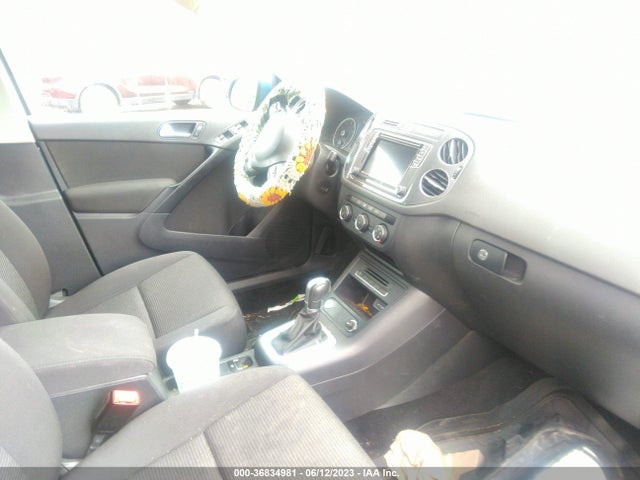 WVGBV7AX8JK003387 Volkswagen Tiguan Limited 2.0t