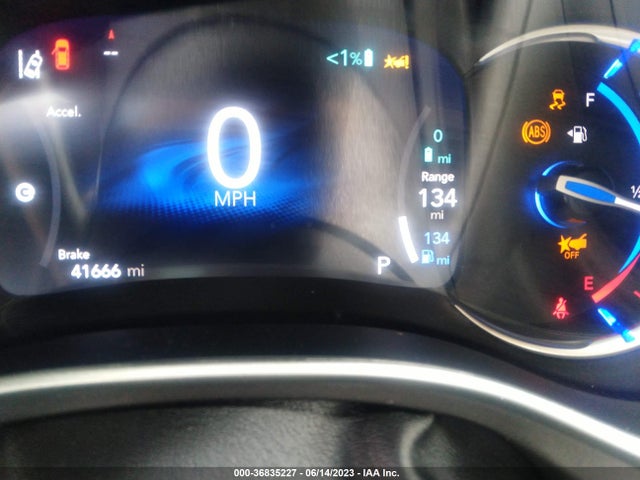 2022 Chrysler Pacifica Hybrid, VIN: 2C4RC1L72NR121526