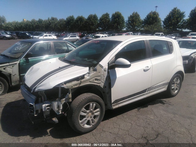 Chevrolet SONIC LT 2015 1G1JC6SG3F4215357 Image 2