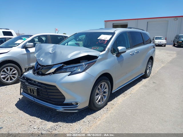 Toyota SIENNA XLE 2023 5TDYRKEC6PS152850 Image 2