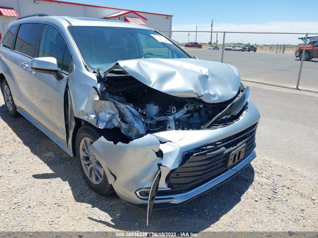 Toyota SIENNA XLE 2023 5TDYRKEC6PS152850 Image 12