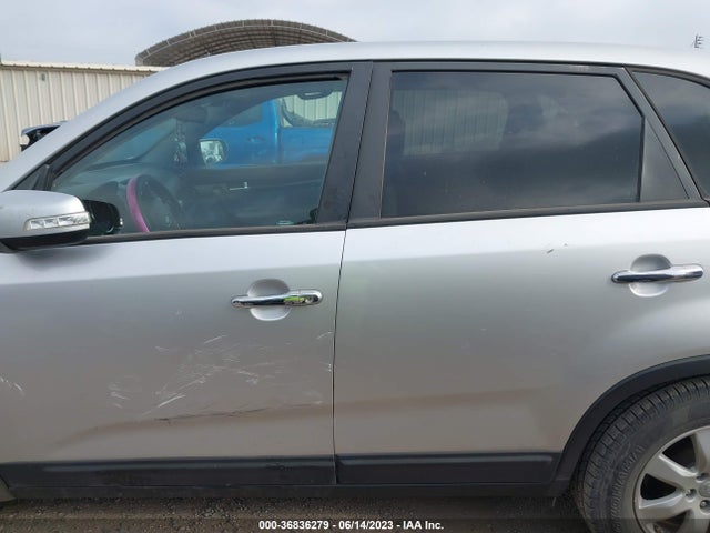 2013 KIA SORENTO LX VIN: 5XYKT4A16DG414155