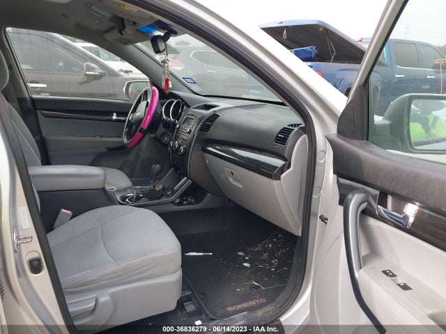 2013 KIA SORENTO LX VIN: 5XYKT4A16DG414155