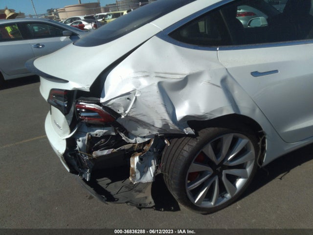 Tesla Model 3 Long Range 2018 5YJ3E1EB2JF083822 Image 13