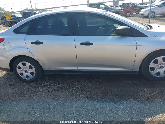 2017 FORD FOCUS S VIN: 1FADP3E22HL324639