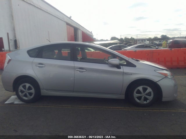 Toyota Prius Three 2014 JTDKN3DU7E0374637 Image 13