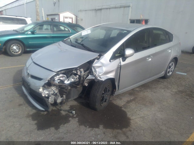 Toyota Prius Three 2014 JTDKN3DU7E0374637 Image 2
