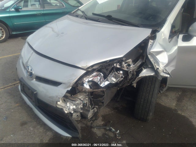 Toyota Prius Three 2014 JTDKN3DU7E0374637 Image 6