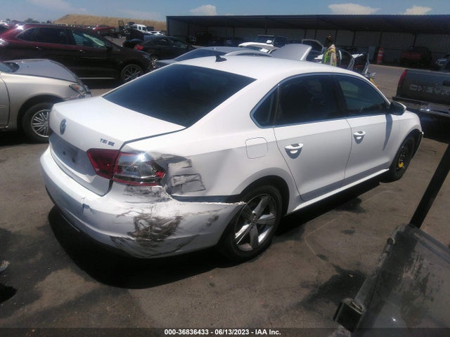 1VWBT7A33FC026243 Volkswagen Passat 1.8t Se