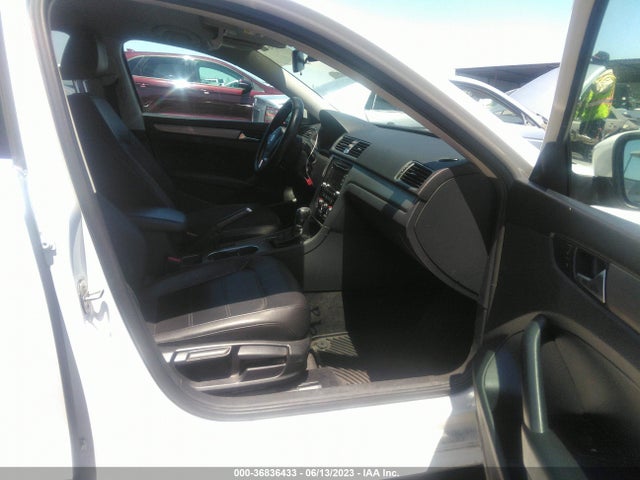 1VWBT7A33FC026243 Volkswagen Passat 1.8t Se