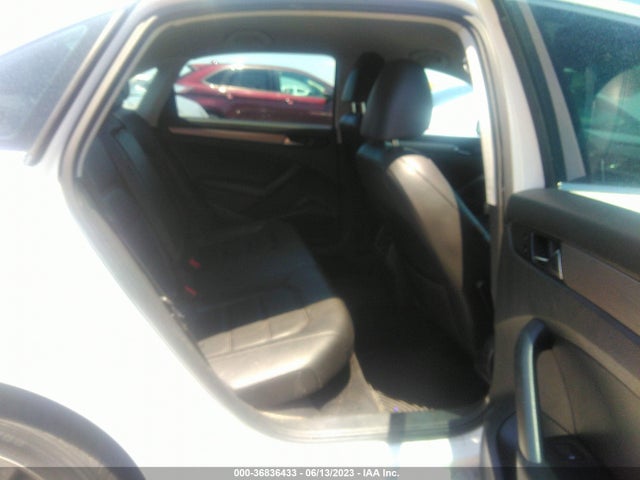1VWBT7A33FC026243 Volkswagen Passat 1.8t Se