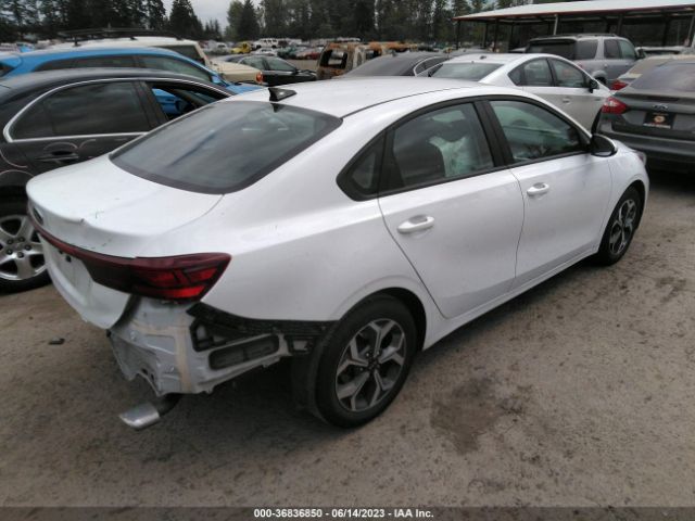 3KPF24ADXME375713 KIA Forte Lxs