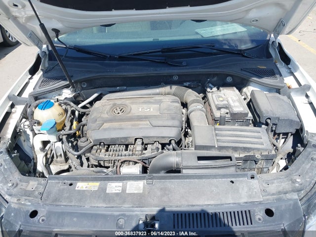1VWBS7A3XFC057668 Volkswagen Passat 1.8t Se W/sunroof & Nav