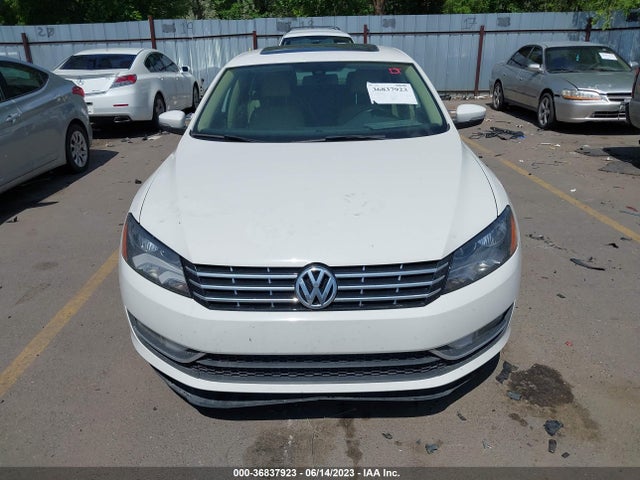 1VWBS7A3XFC057668 Volkswagen Passat 1.8t Se W/sunroof & Nav