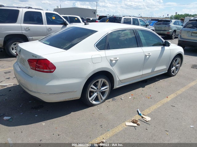 1VWBS7A3XFC057668 Volkswagen Passat 1.8t Se W/sunroof & Nav
