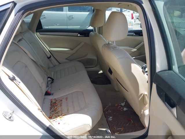 1VWBS7A3XFC057668 Volkswagen Passat 1.8t Se W/sunroof & Nav
