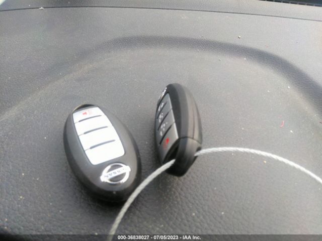 5N1AT2MV2HC801919 Nissan ROGUE SV