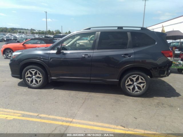 JF2SKAGC5KH588797 Subaru Forester Premium